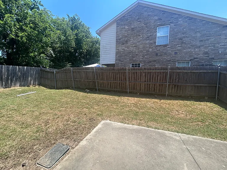 1101 E College St — Photo 12