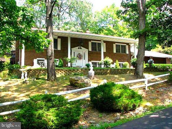3rd image of 4 Edge O Wood Ln
