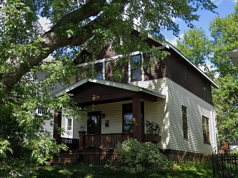 426 N 13th Ave E — Photo 2