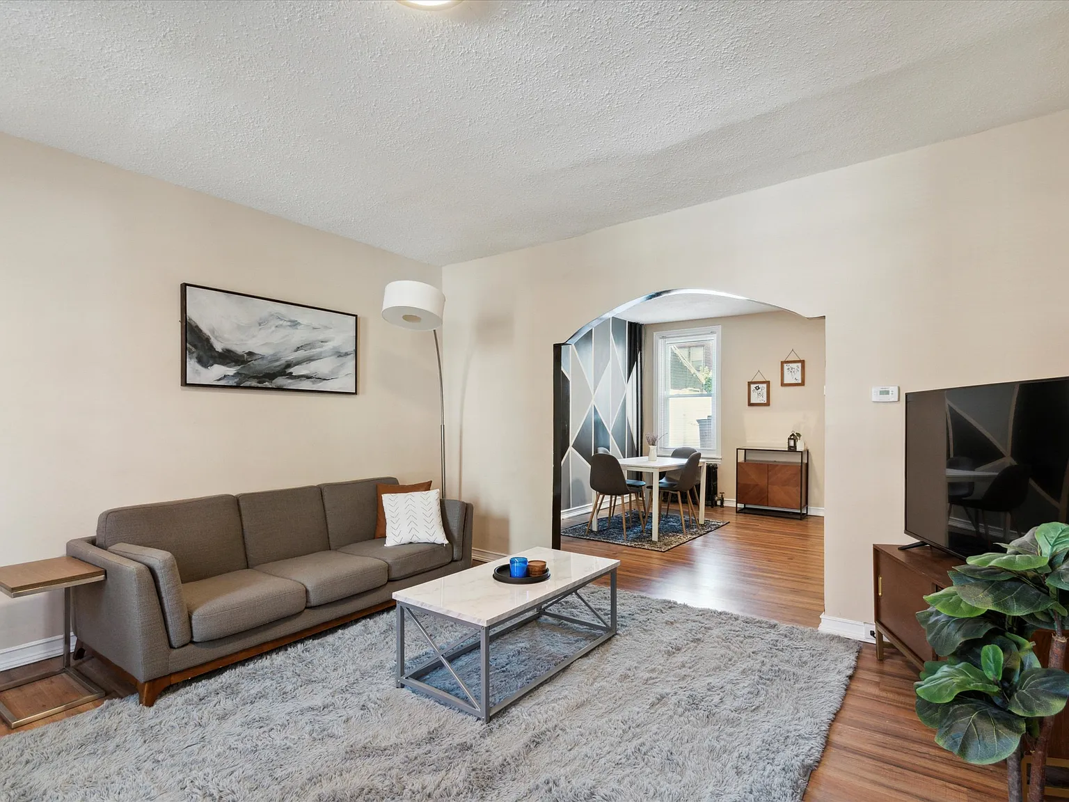 3 bed, 1216 sqft, $2,200 — Photo 4