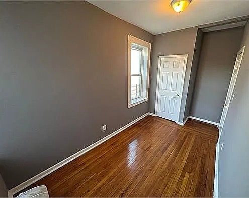 3rd image of 220 Roseville Ave #5C