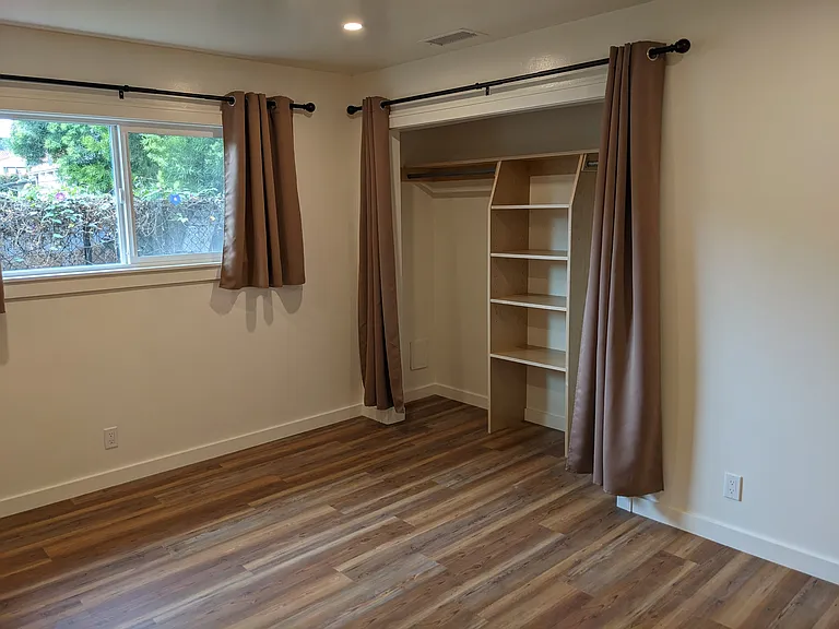 822 1/2 W Islay St — Photo 6