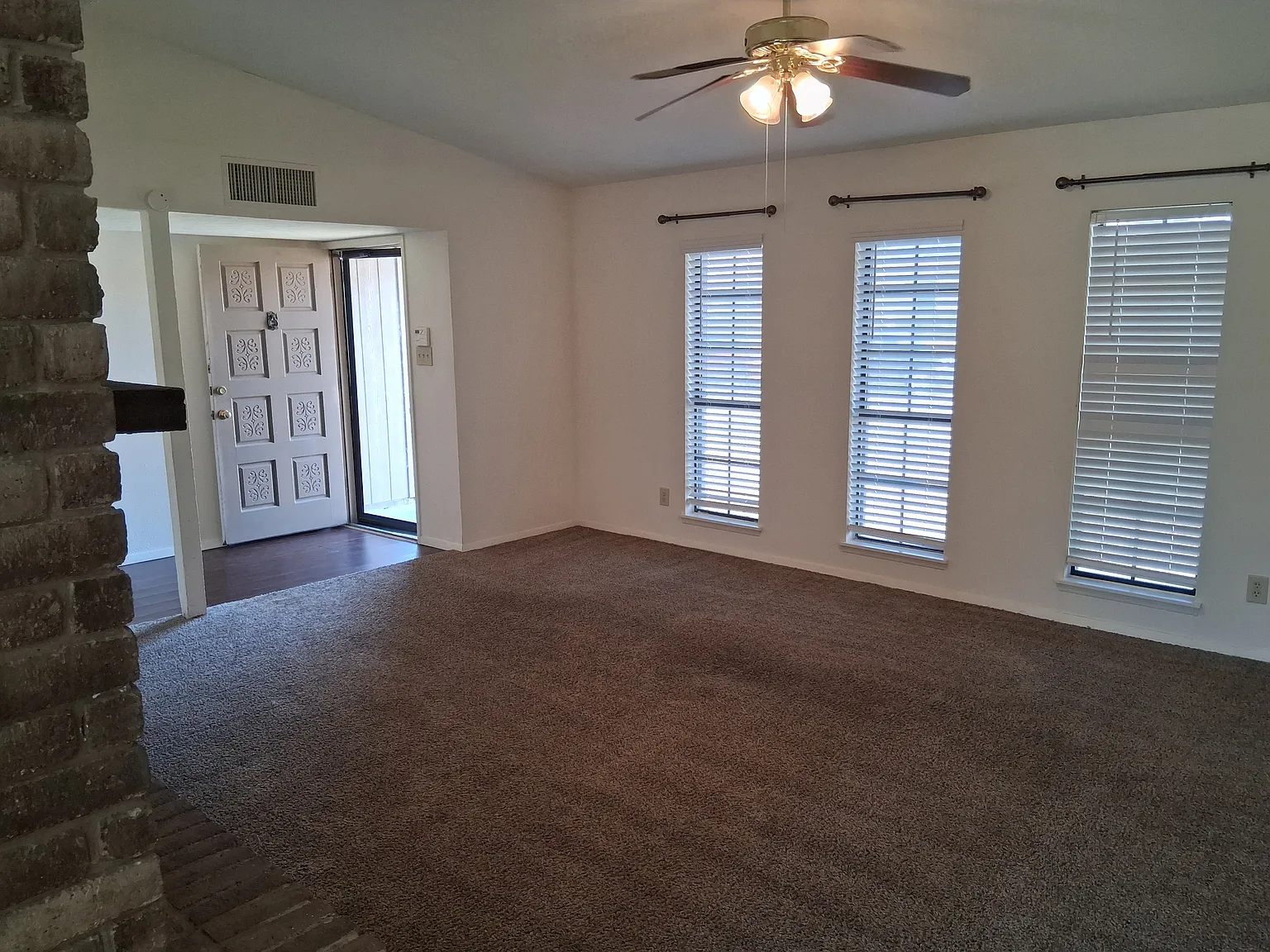 514 Button Dr — Photo 3