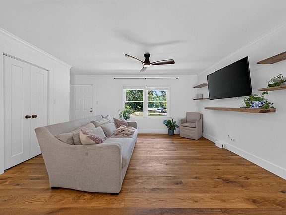 4th image of 2642 Meyerswood Dr