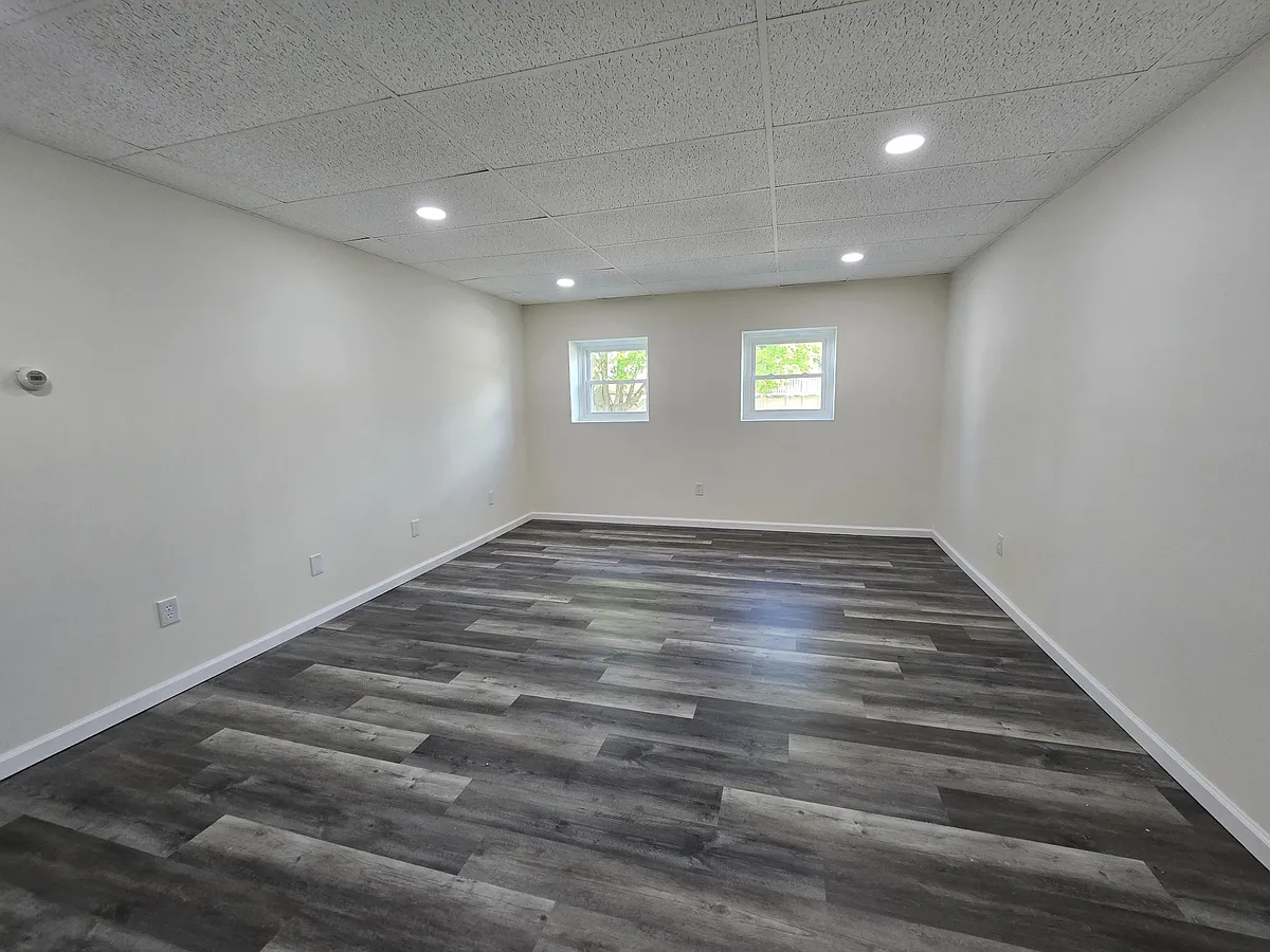 Building Photo - 300 W Frack St #1A