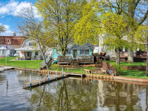 131 N Lakeside Dr, Michigan Center, MI 49254