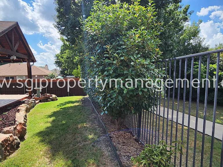 12032 Henderson Dr — Photo 37