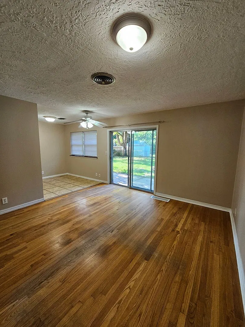 (3) Bed/(1.5) Bath in Core Norman Avail Now! Pets Negotiable! — Photo 4
