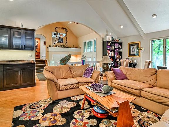 5th image of 2628 Woodmont Ln