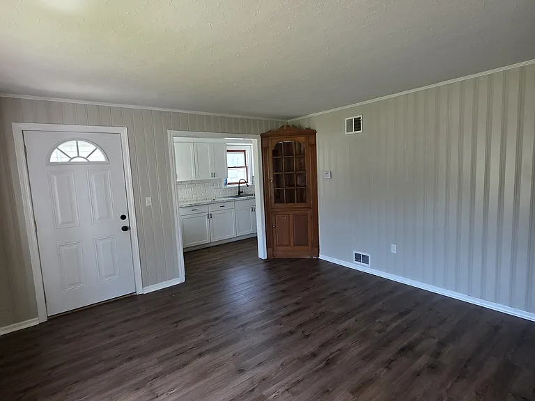 8996 Columbia Rd — Photo 2
