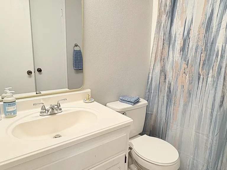 507 W Westview St #16 — Photo 18