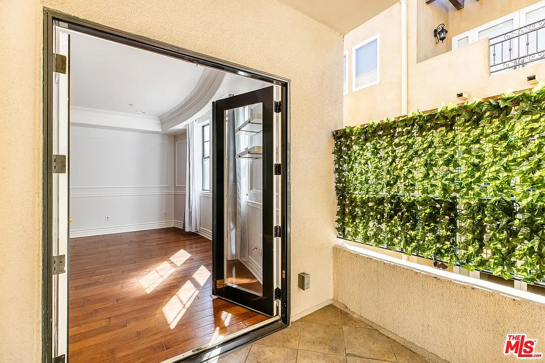 3 bed, 3.0 bath, 1600 sqft, $5,500 — Photo 4