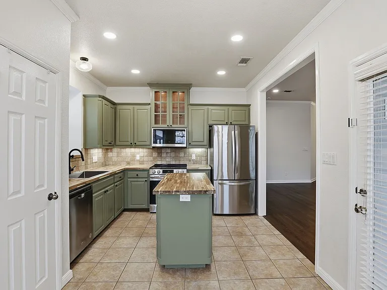 1404 Chaucer Dr — Photo 22