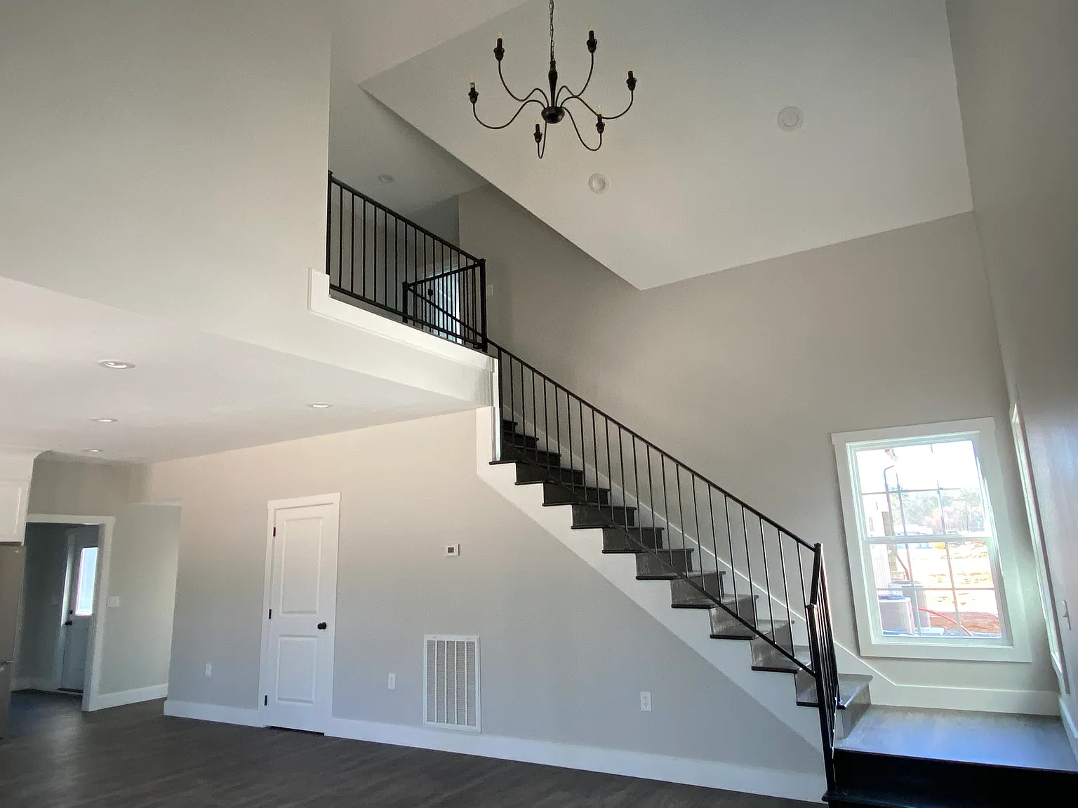 4 bed, 2.5 bath, 2115 sqft, $2,700 — Photo 4