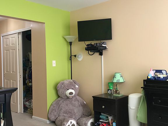 2nd bedroom