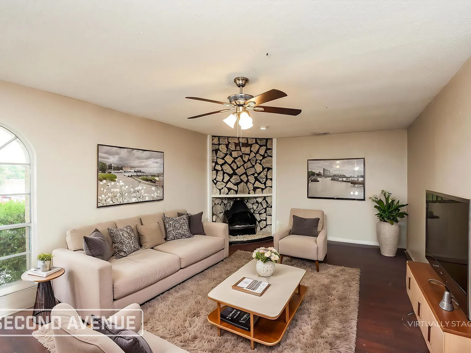 3 bed, 2.0 bath, 1792 sqft, $2,299 — Photo 2