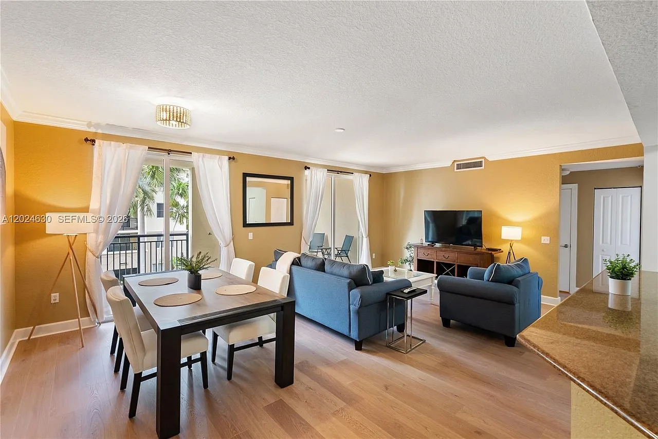 3 bed, 1367 sqft, $3,000 — Photo 2