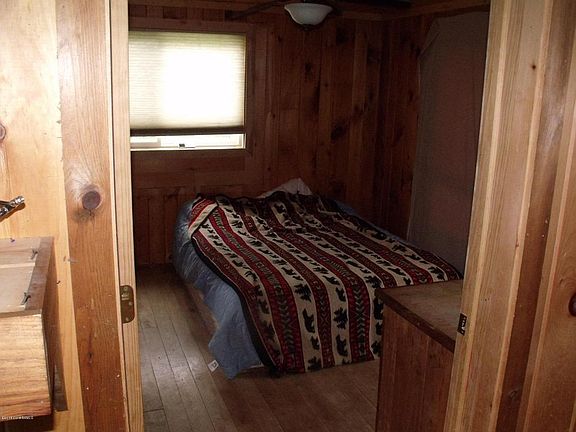 4th image of 38 Horicon Ave