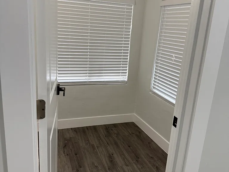 12980 NE 10th Ave — Photo 16