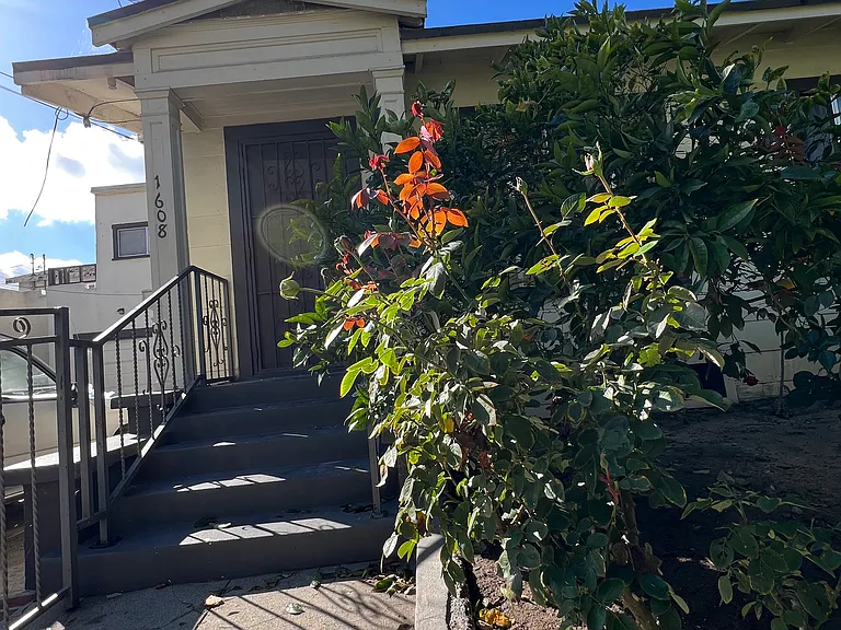 1608 Avalon St — Photo 6