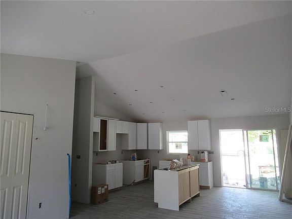 2nd image of 412 Willow Ave