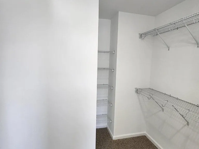 111 Coralyrose Ct — Photo 11