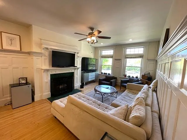 3 bed, 1146 sqft, $4,600 — Photo 3