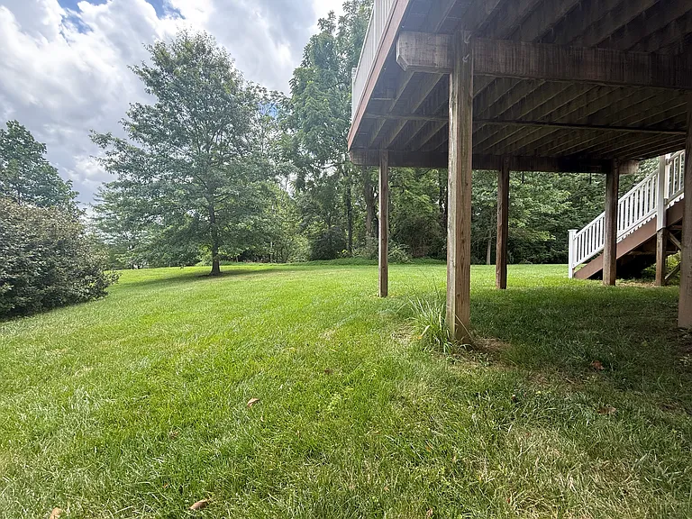 606 Winston Ln — Photo 25