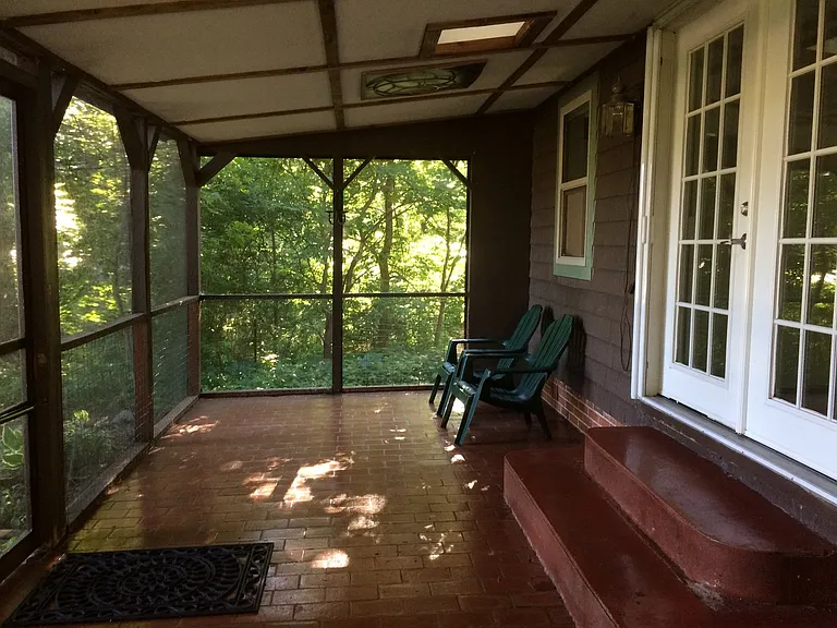718 Three Oaks Rd — Photo 3