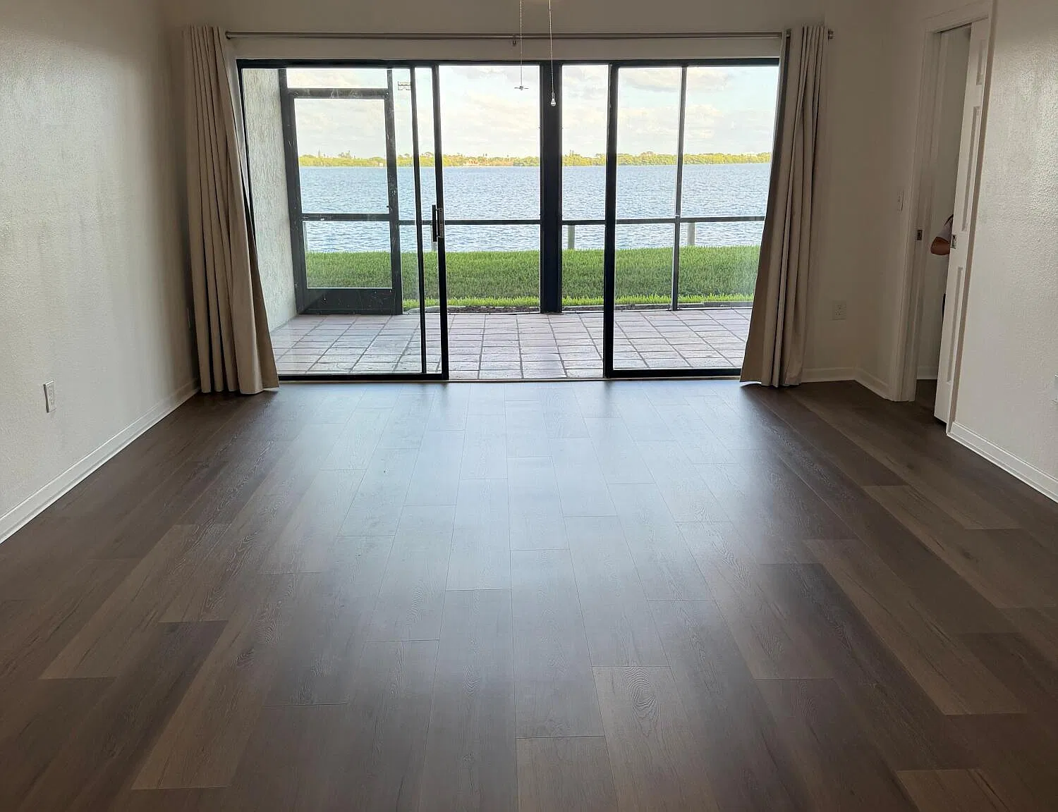 2 bed, 2.0 bath, 1269 sqft, $2,400 — Photo 2