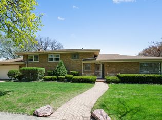 1331 S Delphia Ave, Park Ridge, IL 60068