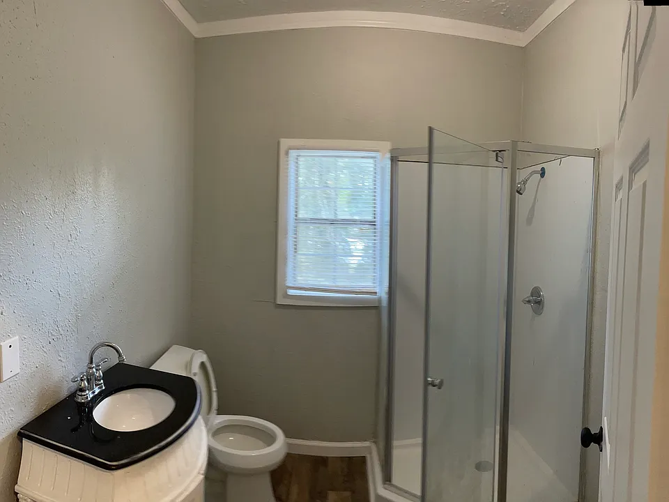 914 W Main St
