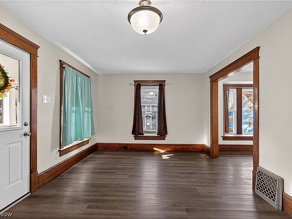 4th image of 106 S 2nd St