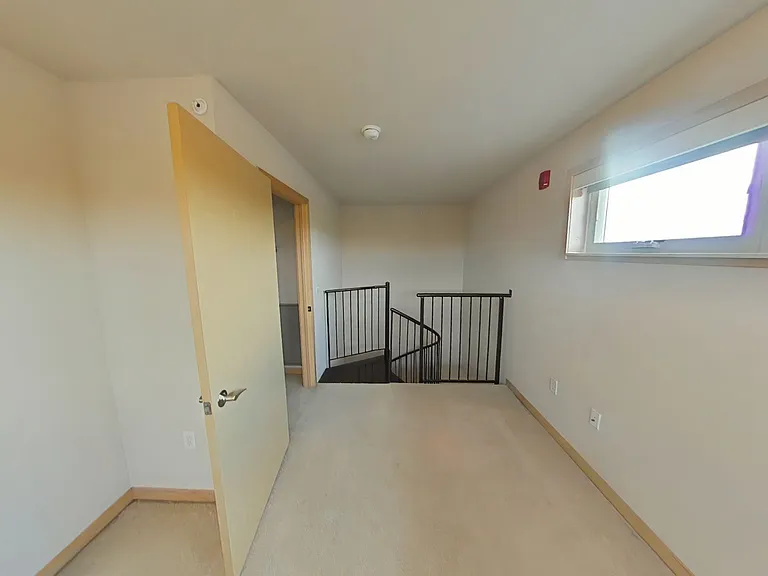 902 Drake St — Photo 125