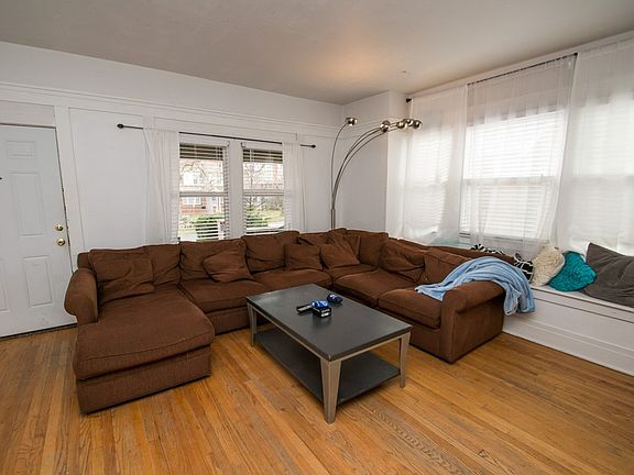 1075-1075.5 11th Street Living Room