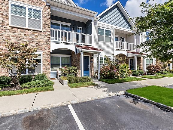 3rd image of 141 Rosebud Ct #141