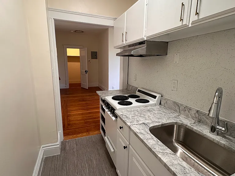 33 Park Dr #11 — Photo 4