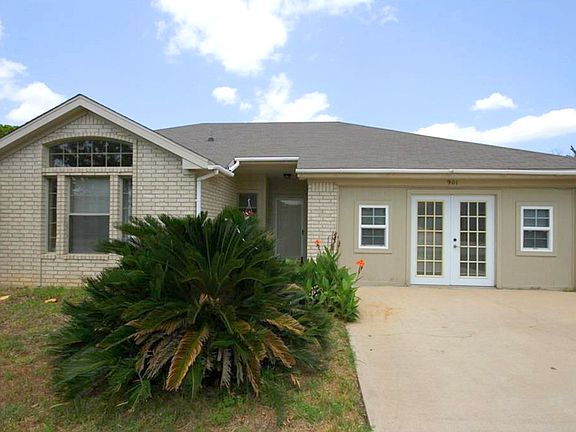 3rd image of 901 Whirlaway Dr