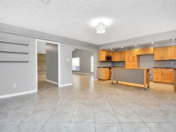 5th image of 22218 Deville Dr