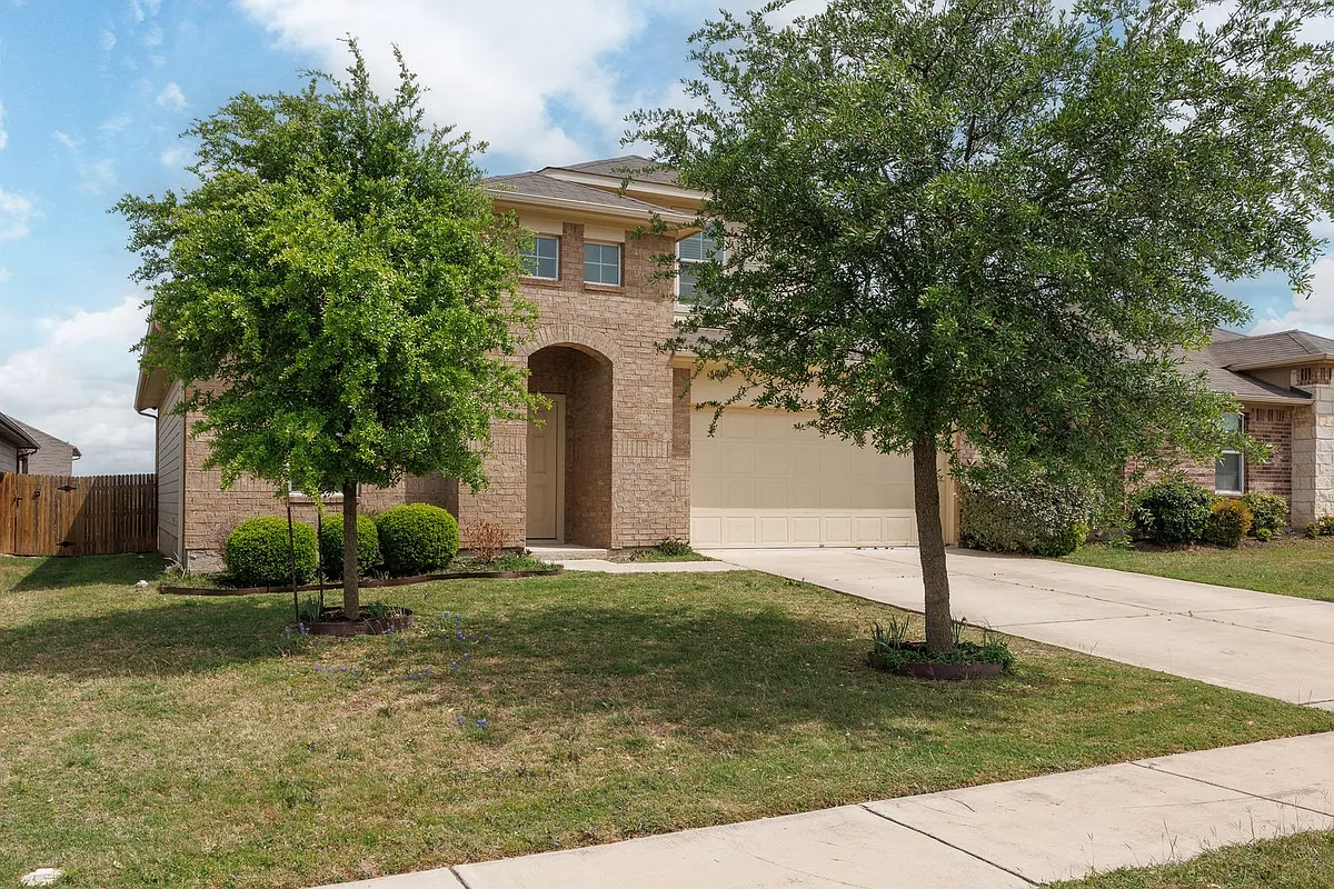 Building Photo - 404 Pentire Way