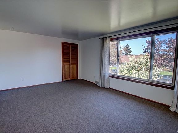 5th image of 65 Sandra Dr