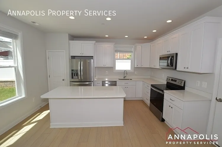 503 Highland Dr — Photo 2