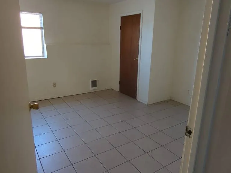 536 Monroe St — Photo 9