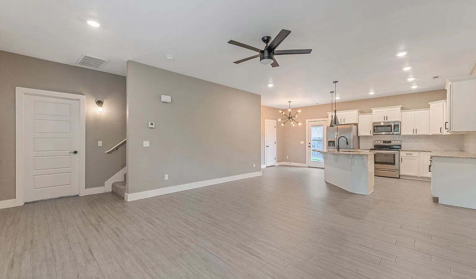 3 bed, 2.5 bath, 1752 sqft, $1,795 — Photo 4
