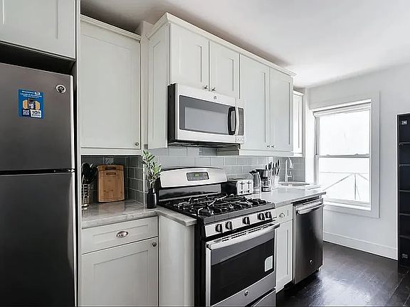 5th image of 359 W 39th St #4