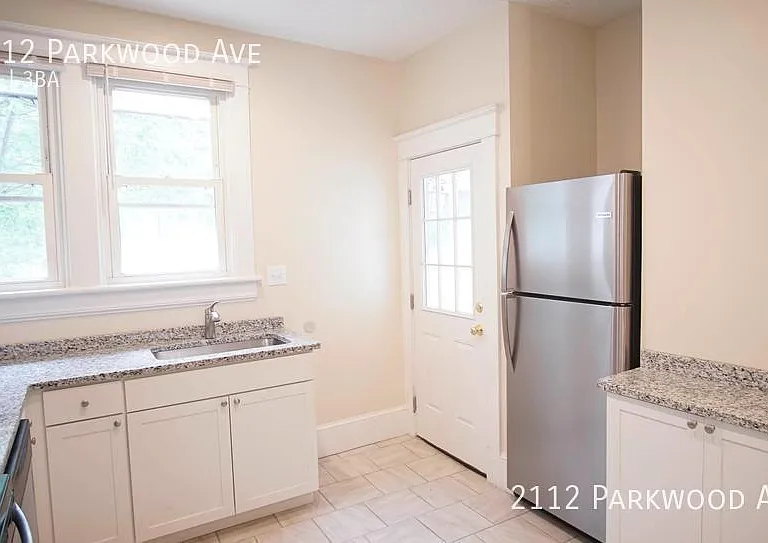 2112 Parkwood Ave — Photo 2
