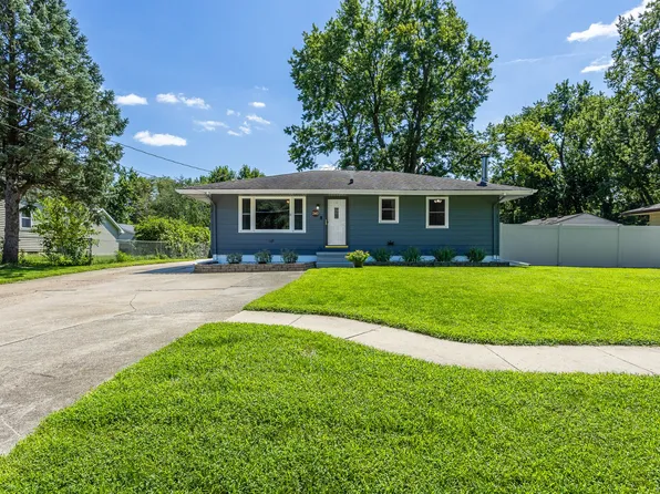 240 Bel Aire Dr, Waukee, IA 50263