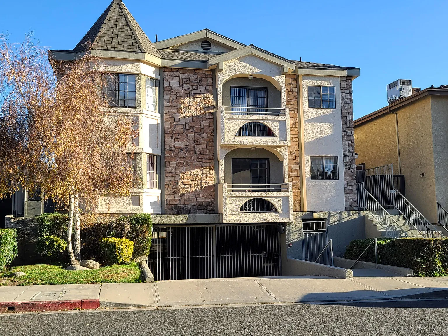 3 bed, 1350 sqft, $3,650 — Photo 1