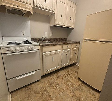 3rd image of 52 College Ave #11587678