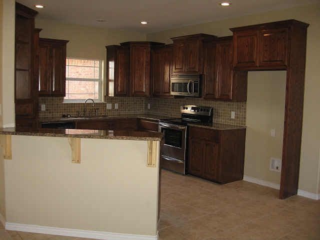 Granite countertops, stainless steel appliances and great counter space!